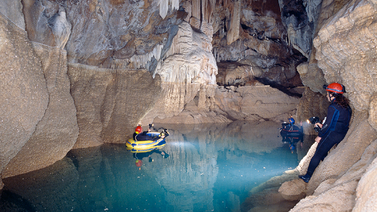 Πλανητέρο - Αροάνιος ποταμός - Σπήλαιο των Λιμνών